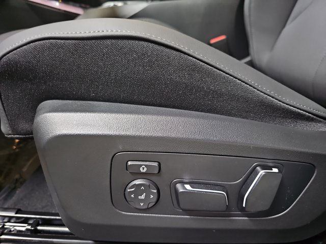 Vehicle image 36 of 38