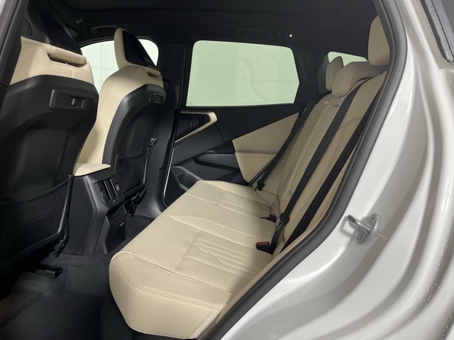 Vehicle image 19 of 26