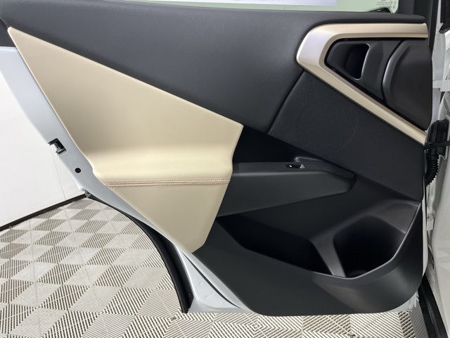 Vehicle image 20 of 26
