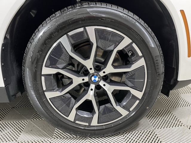 Vehicle image 24 of 26
