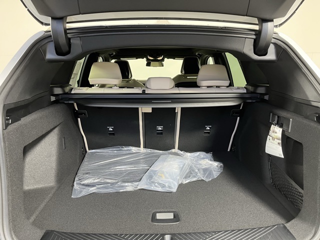 Vehicle image 21 of 26