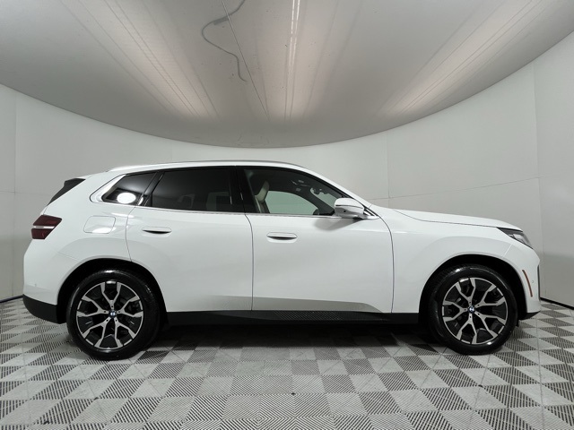 Vehicle image 4 of 26