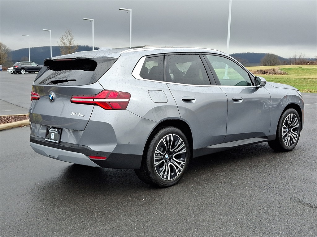 2025 BMW X3 30 xDrive Image 3 of 18