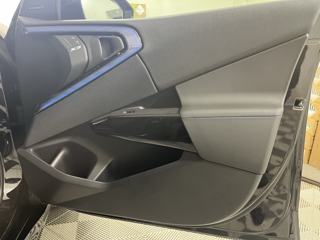 Vehicle image 24 of 27