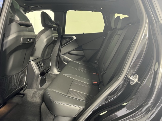 Vehicle image 19 of 27