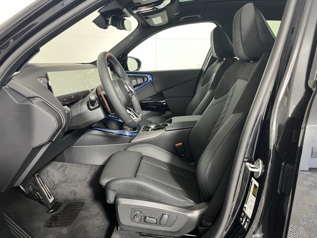 Vehicle image 11 of 27