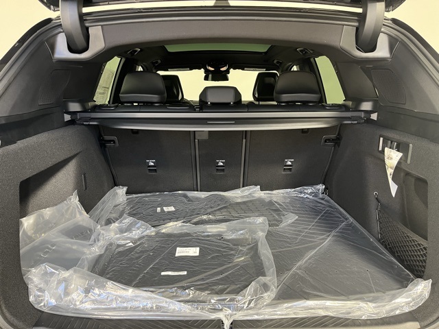 Vehicle image 21 of 27
