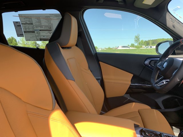 Vehicle image 20 of 37