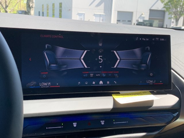 Vehicle image 31 of 37