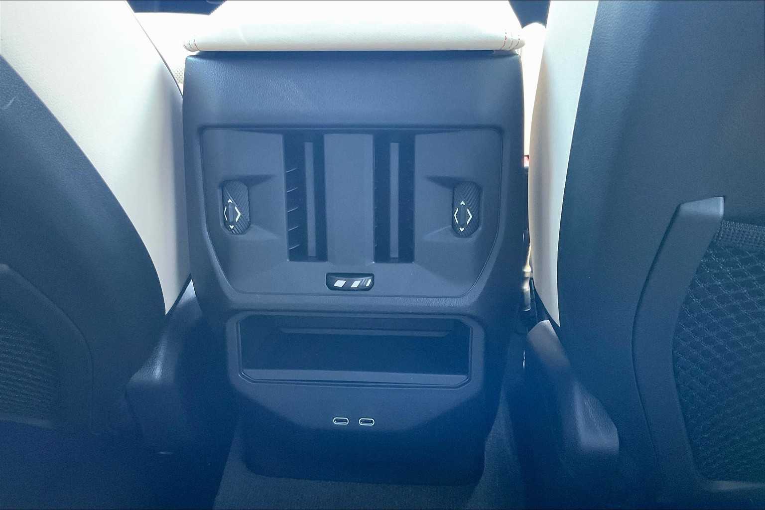 Vehicle image 31 of 35