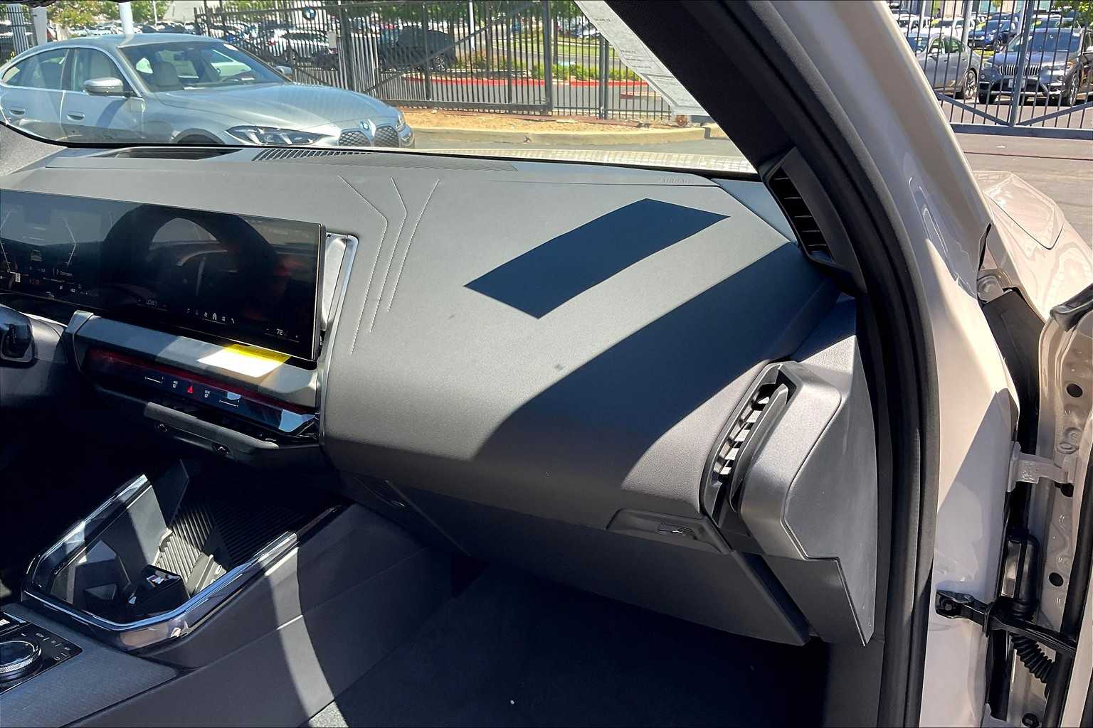 Vehicle image 18 of 35