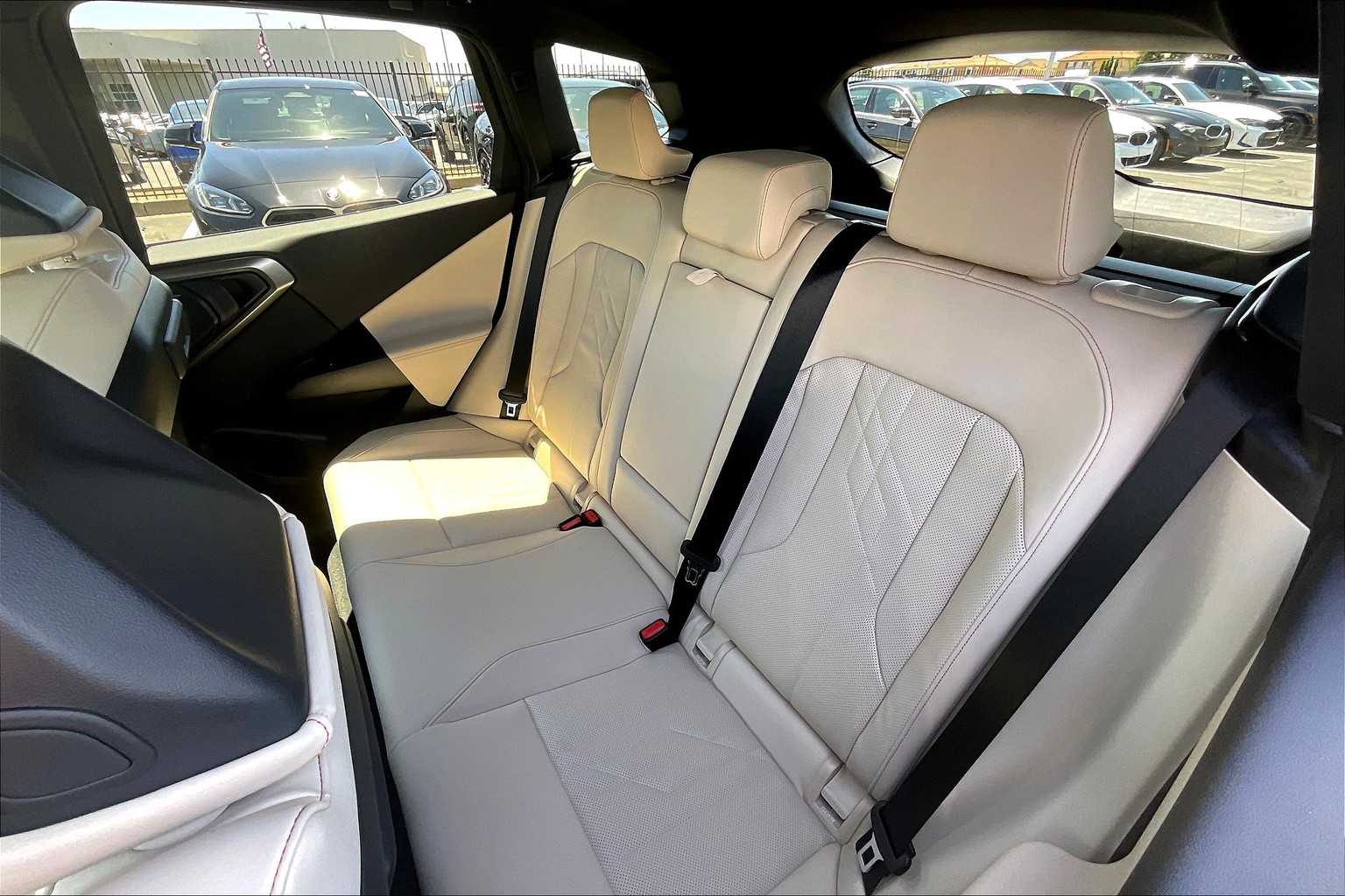 Vehicle image 11 of 35