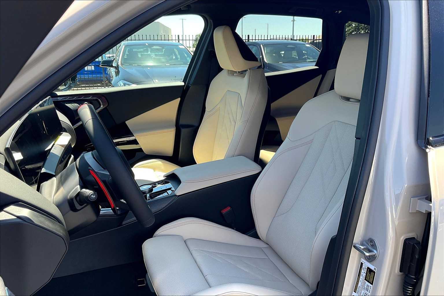 Vehicle image 13 of 35