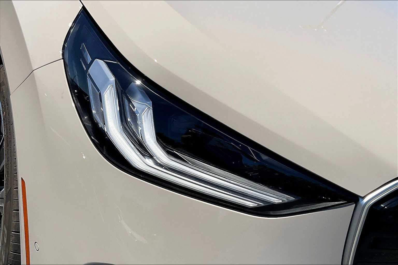 Vehicle image 25 of 35