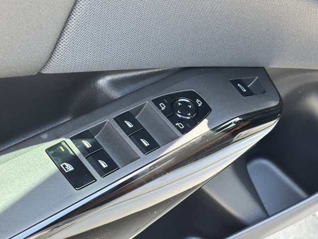 Vehicle image 36 of 37
