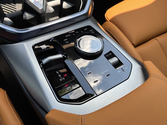 Vehicle image 26 of 37