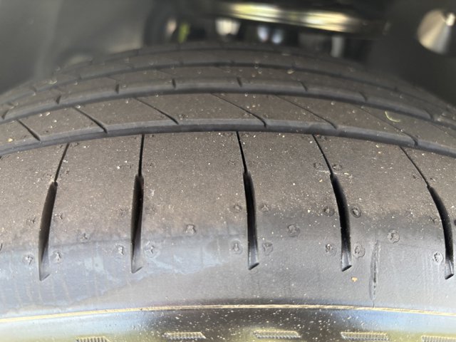 Vehicle image 32 of 37