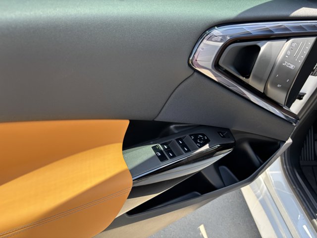 Vehicle image 27 of 37