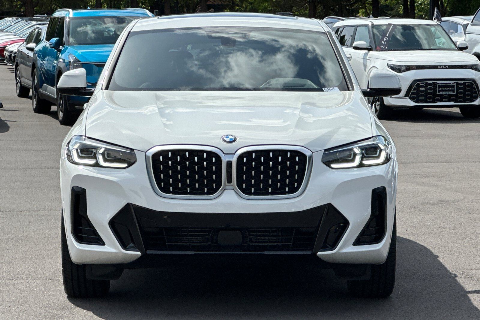 2025 BMW X4 xDrive30i Image 2 of 39