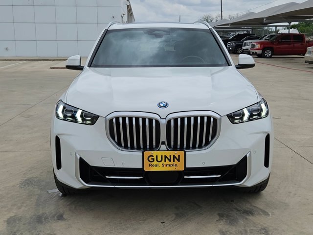 2025 BMW X5 xDrive50e Image 3 of 31