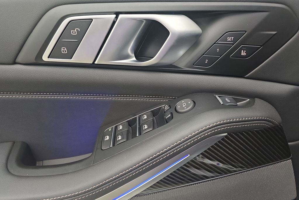 Vehicle image 14 of 31