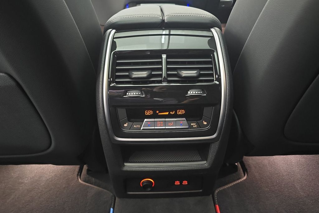 Vehicle image 25 of 31