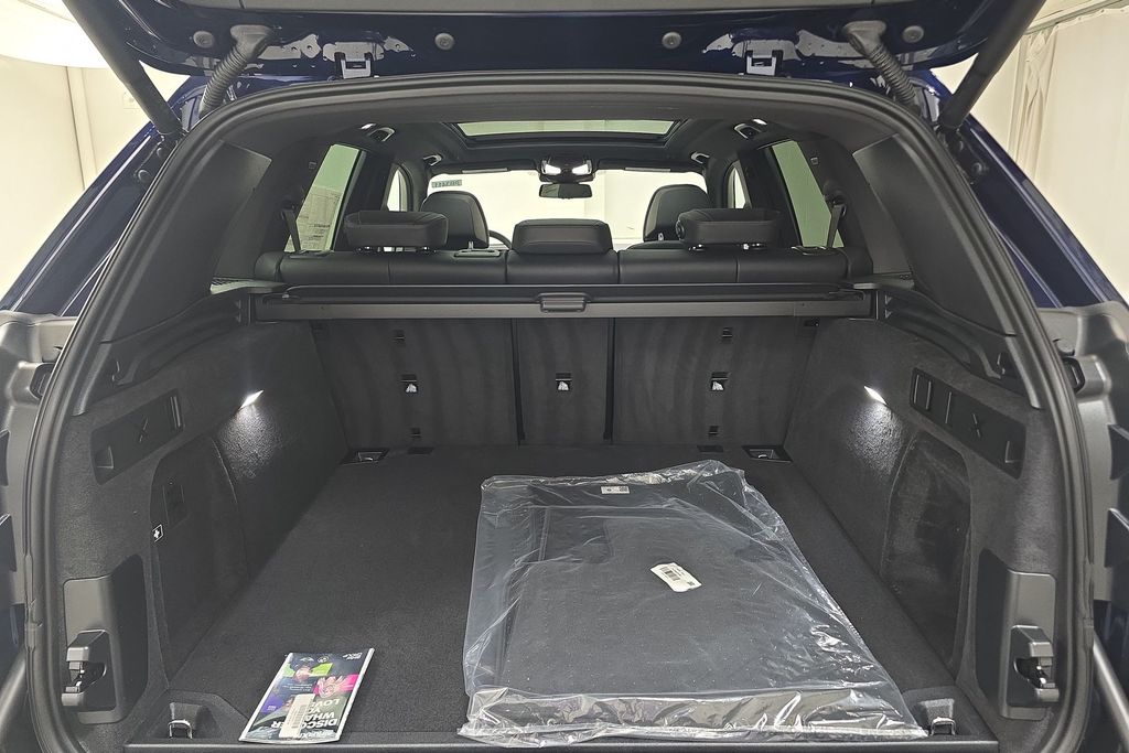 Vehicle image 28 of 31