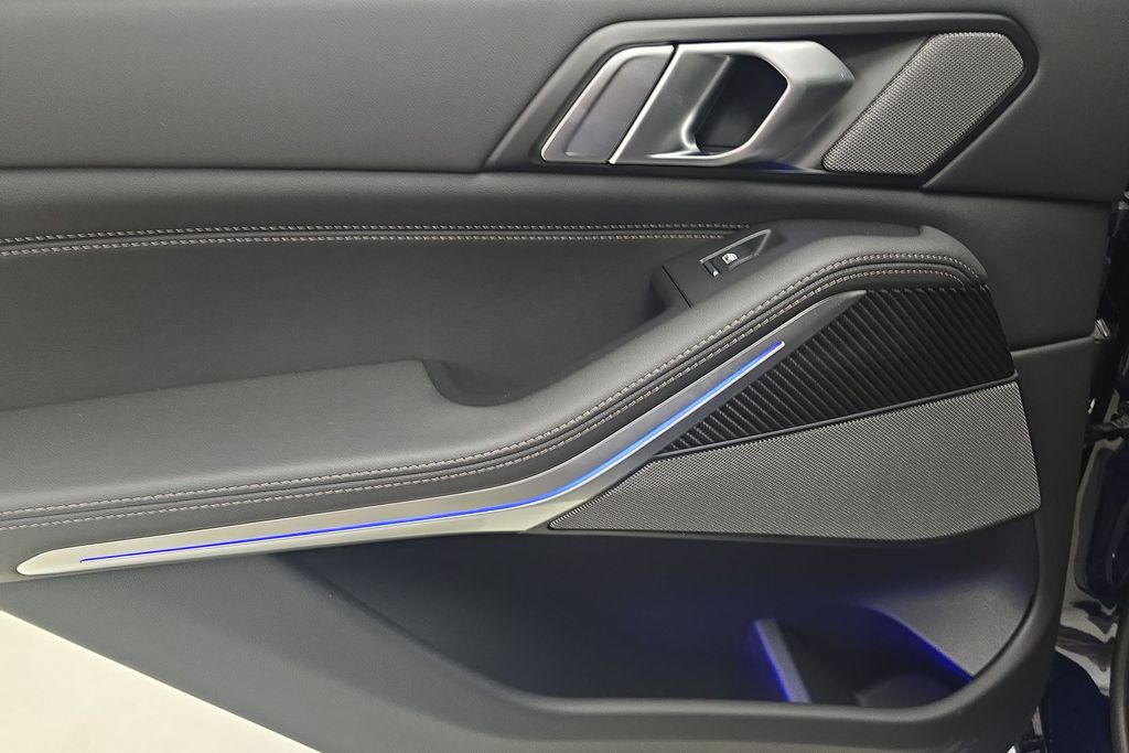 Vehicle image 27 of 31