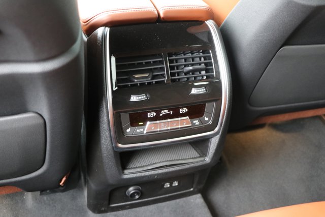 Vehicle image 31 of 38