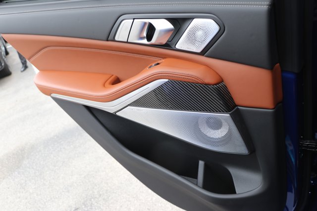 Vehicle image 32 of 38