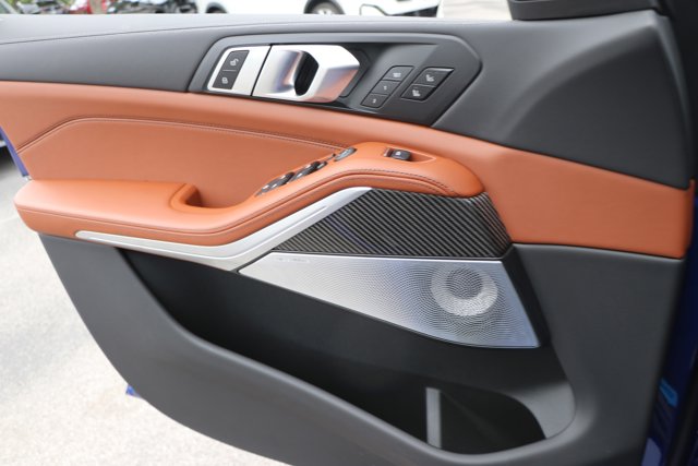 Vehicle image 25 of 38