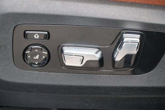 Vehicle image 27 of 38