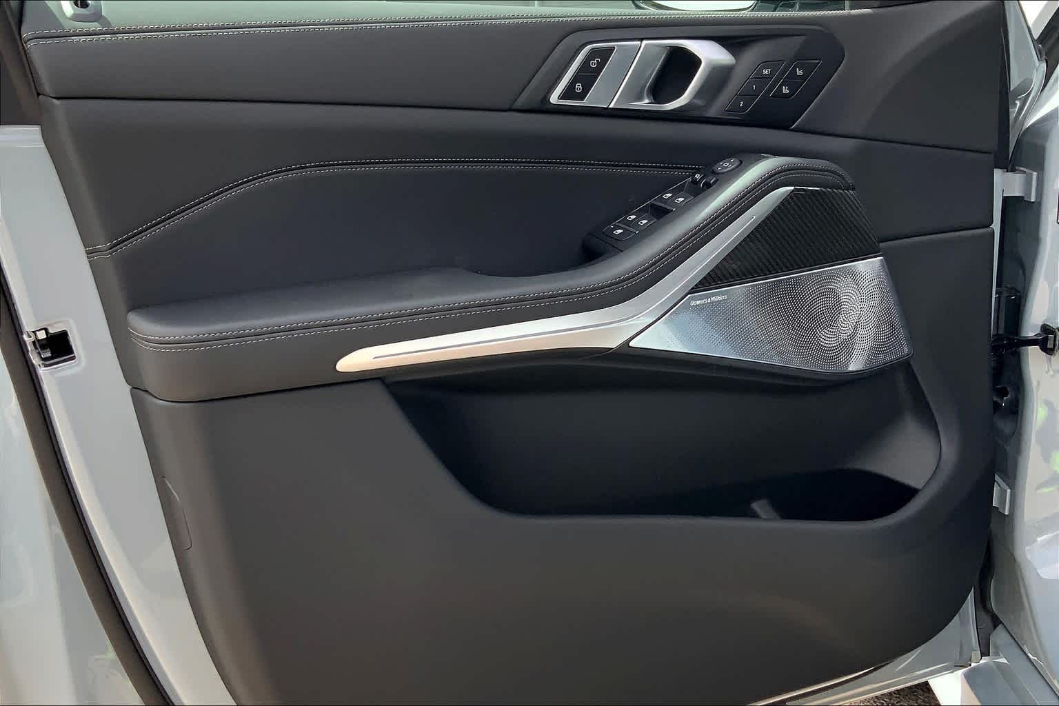 Vehicle image 11 of 20