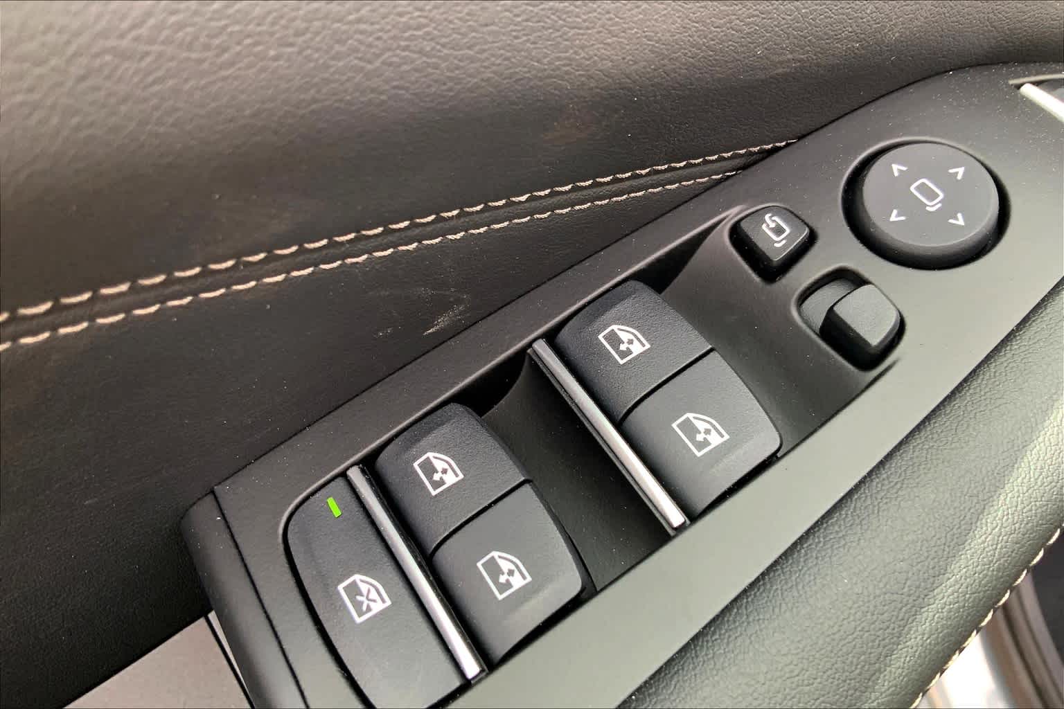 Vehicle image 16 of 20