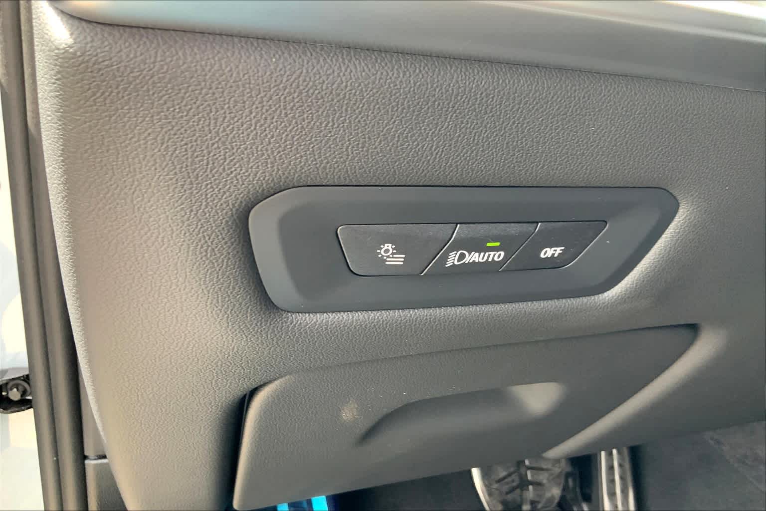 Vehicle image 18 of 20