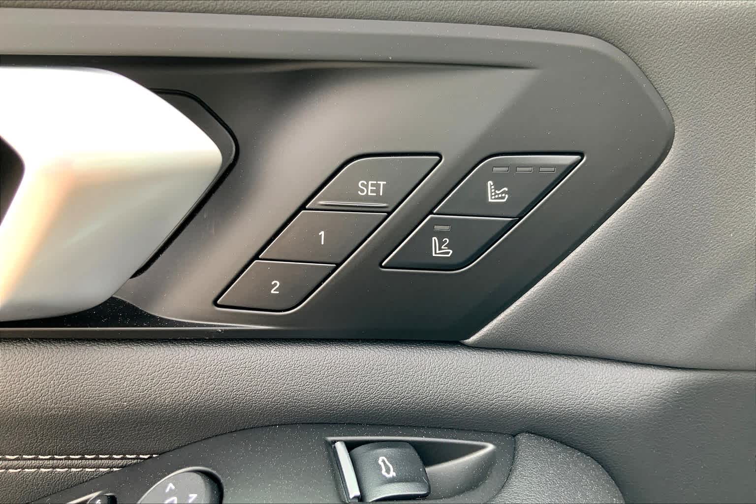 Vehicle image 17 of 20