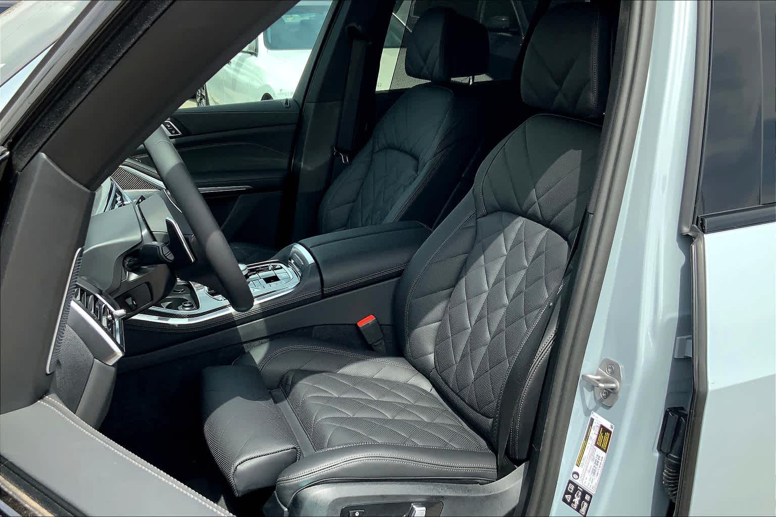 Vehicle image 10 of 20