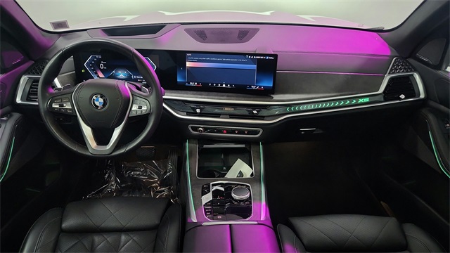 Vehicle image 17 of 24