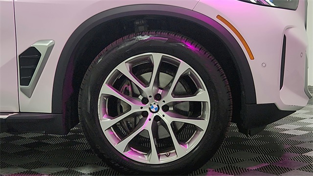 Vehicle image 22 of 24