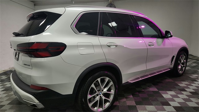 Vehicle image 7 of 24