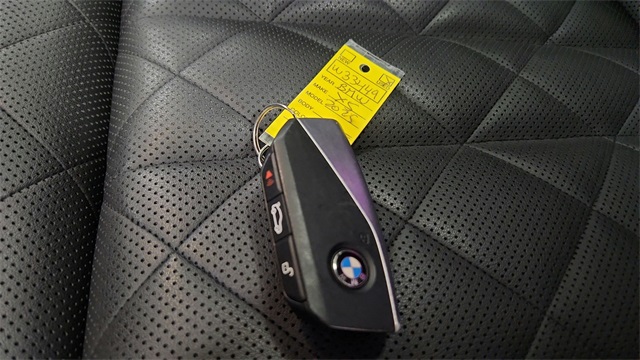 Vehicle image 14 of 24