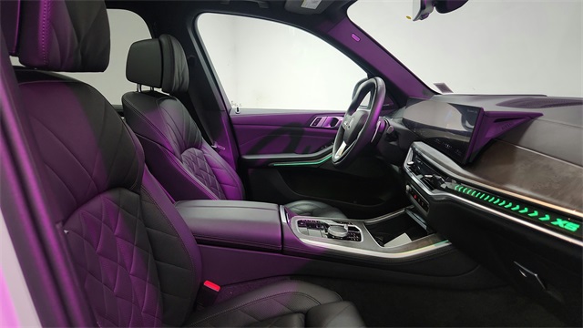 Vehicle image 21 of 24