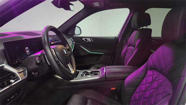 Vehicle image 10 of 24