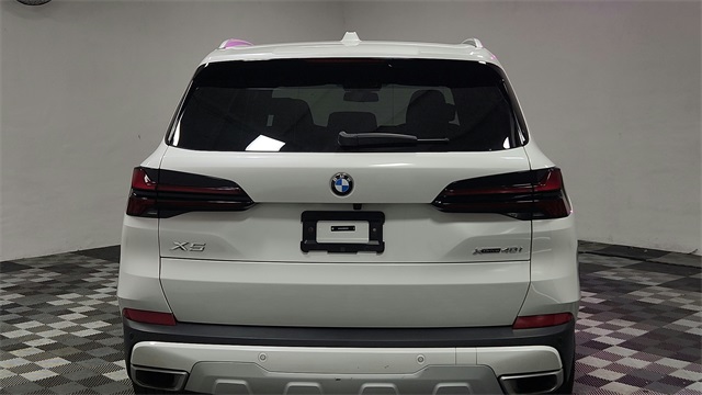 Vehicle image 8 of 24