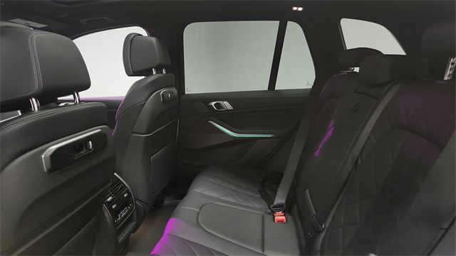 Vehicle image 18 of 24