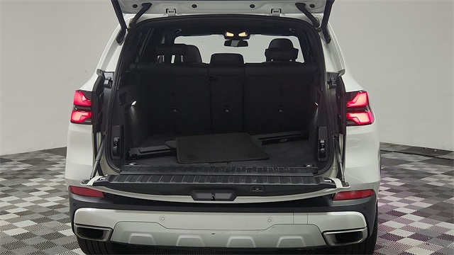 Vehicle image 19 of 24
