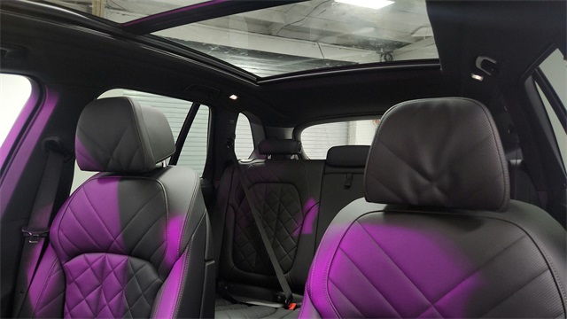 Vehicle image 15 of 24