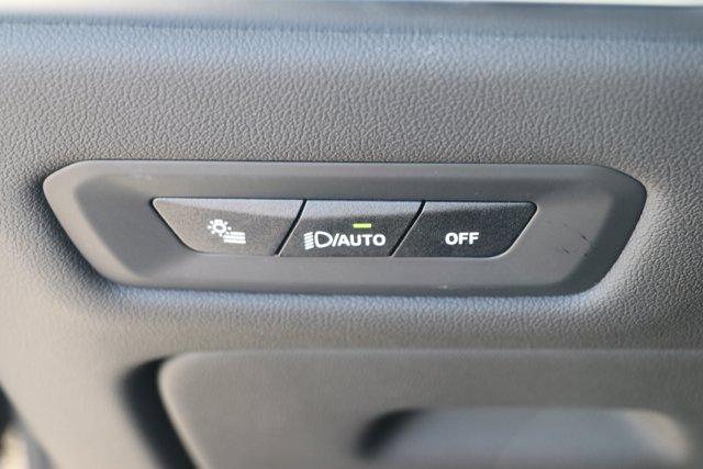 Vehicle image 24 of 37