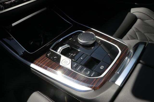 Vehicle image 23 of 37