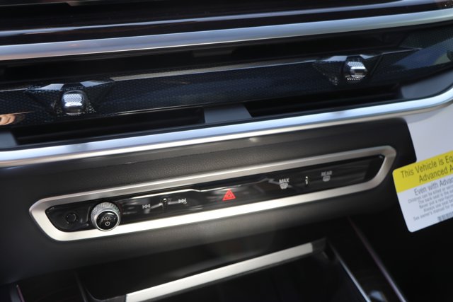 Vehicle image 22 of 37